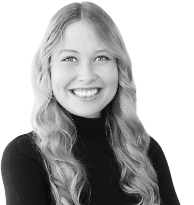Photo of Sarah smiling happily about her experience with Jurni.